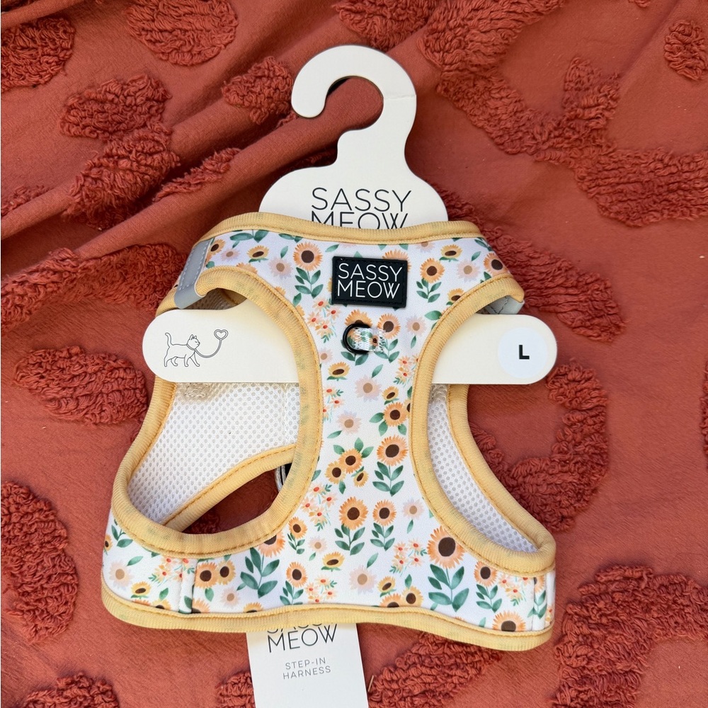 NWT Sassy Meow cat harness size L